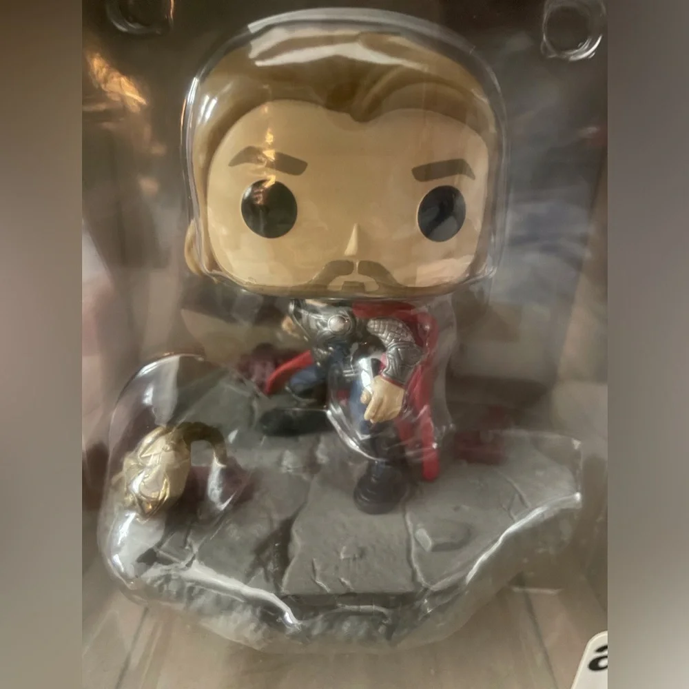 Funko Pop! Deluxe Marvel Avengers Thor #587